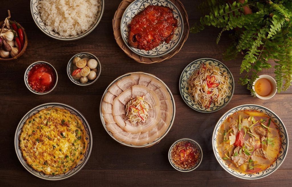 Mâm cơm đậm đà hương vị Việt