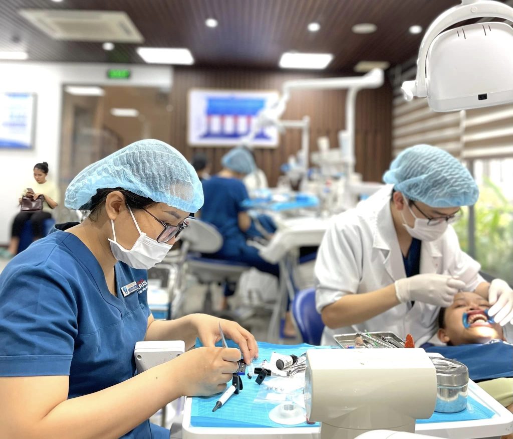 Nha Khoa Paris - Nâng Tầm Nụ Cười, Khẳng Định Phong Cách Sống 4 Nha khoa Paris chú trọng việc đào tạo