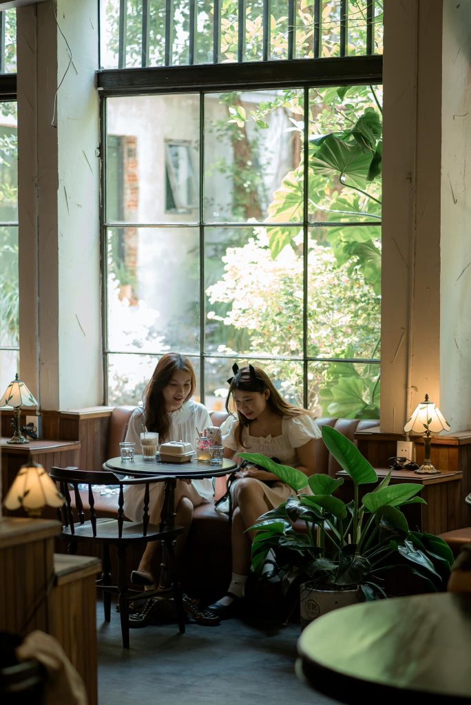 Xi-nê Bistro & Jazz Coffee - Ấn Tượng Không Gian Thưởng Thức Cafe Cổ Điển 6 Không gian tinh tế, tĩnh lặng tại Xi-nê
