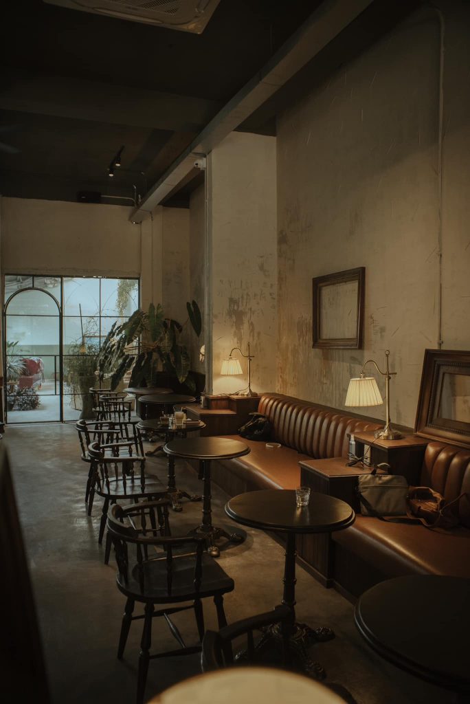 Xi-nê Bistro & Jazz Coffee - Ấn Tượng Không Gian Thưởng Thức Cafe Cổ Điển 5 Không gian yên tĩnh tại Xi-nê Bistro & Jazz Coffee