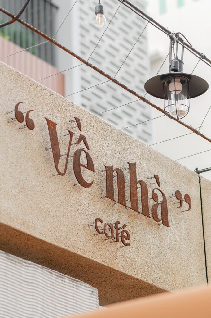 Về Nhà Cafe - Quán Cafe Trầm Ấm Mang Hơi Hướng Cổ Điển 9 Về Nhà Cafe luôn sẵn sàng chào đón bạn