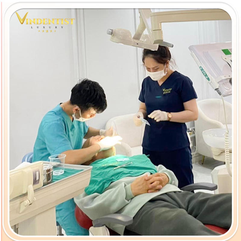 Bác sĩ VIN Dentist tận tâm phục vụ