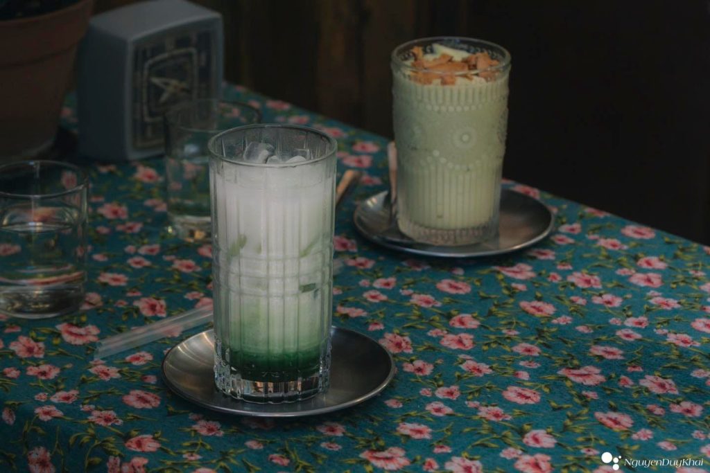 Thức uống được bày trí đơn giản