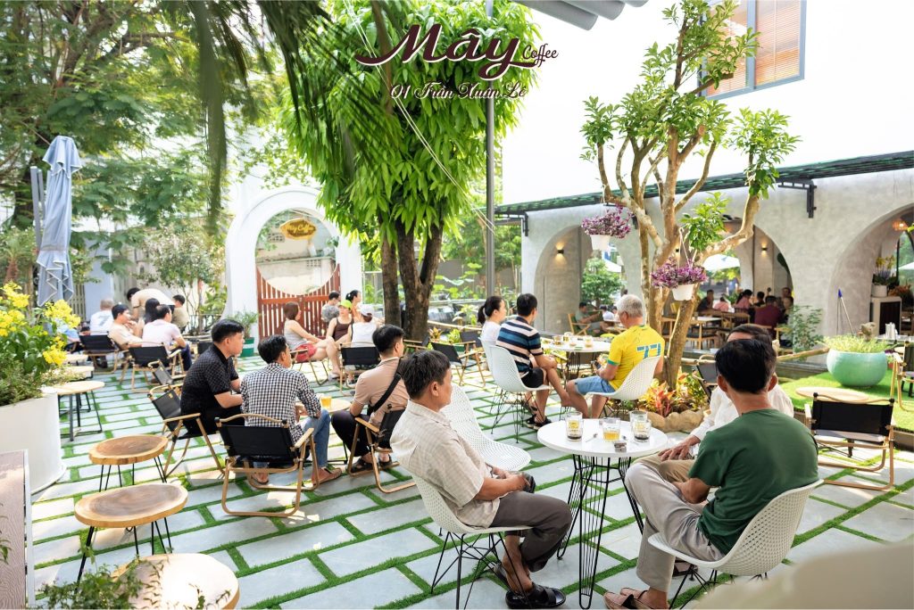 Không khí náo nhiệt tại Mây Coffee