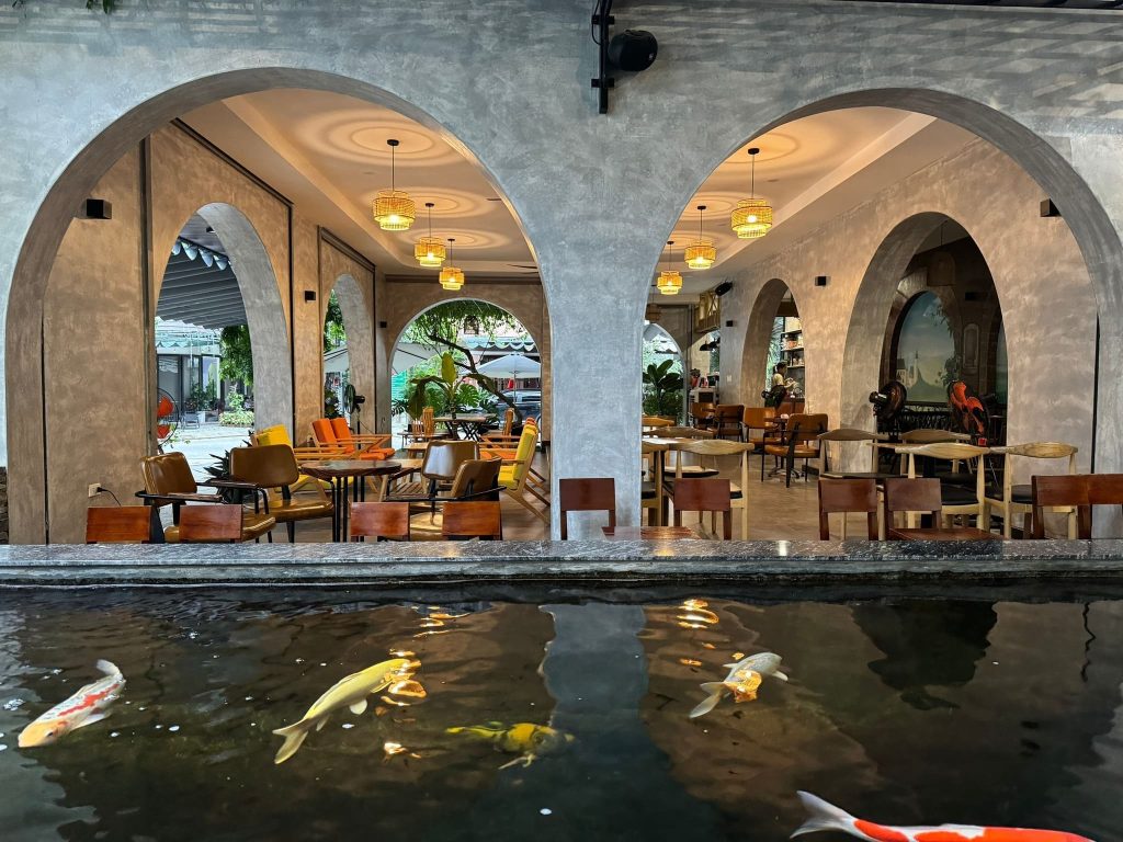 Không gian rộng rãi tại Mây Coffee