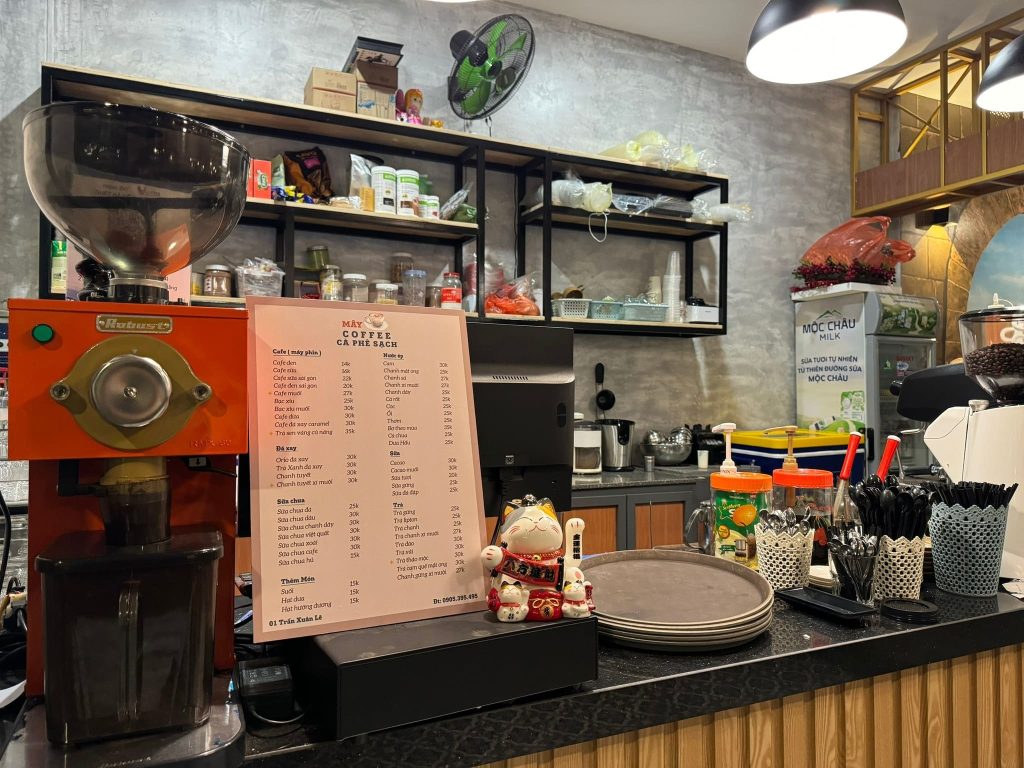 Khu vực order và pha chế tại Mây