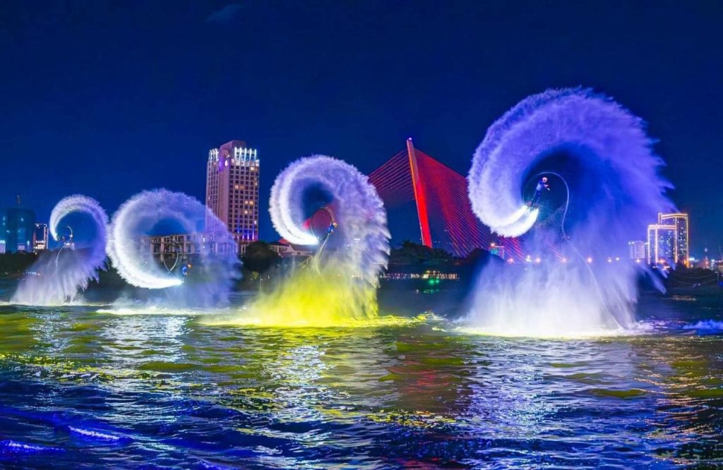 Danang Downtown - Địa Điểm Vui Chơi Hot Nhất Đà Nẵng 4 Show Awaken River kết hợp Jetski & Flyboards