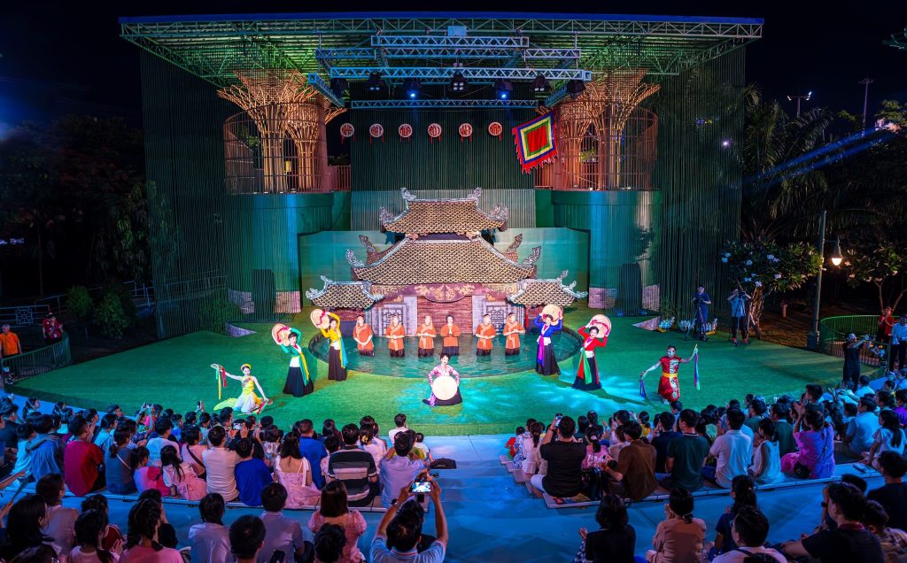 Danang Downtown - Địa Điểm Vui Chơi Hot Nhất Đà Nẵng 5 Show "Rối Việt" thu hút nhiều du khách