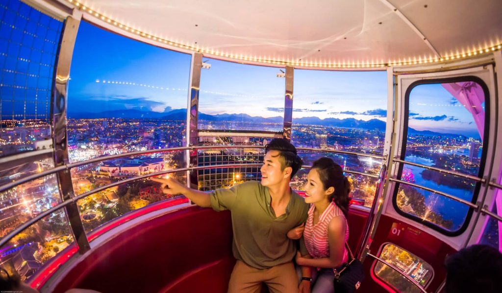 Danang Downtown - Địa Điểm Vui Chơi Hot Nhất Đà Nẵng 6 Ngắm nhìn Đà Nẵng về đêm trên Sun Wheel