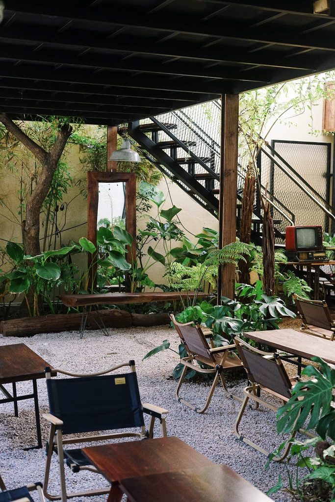 Không gian xanh mát tại Acacia Café