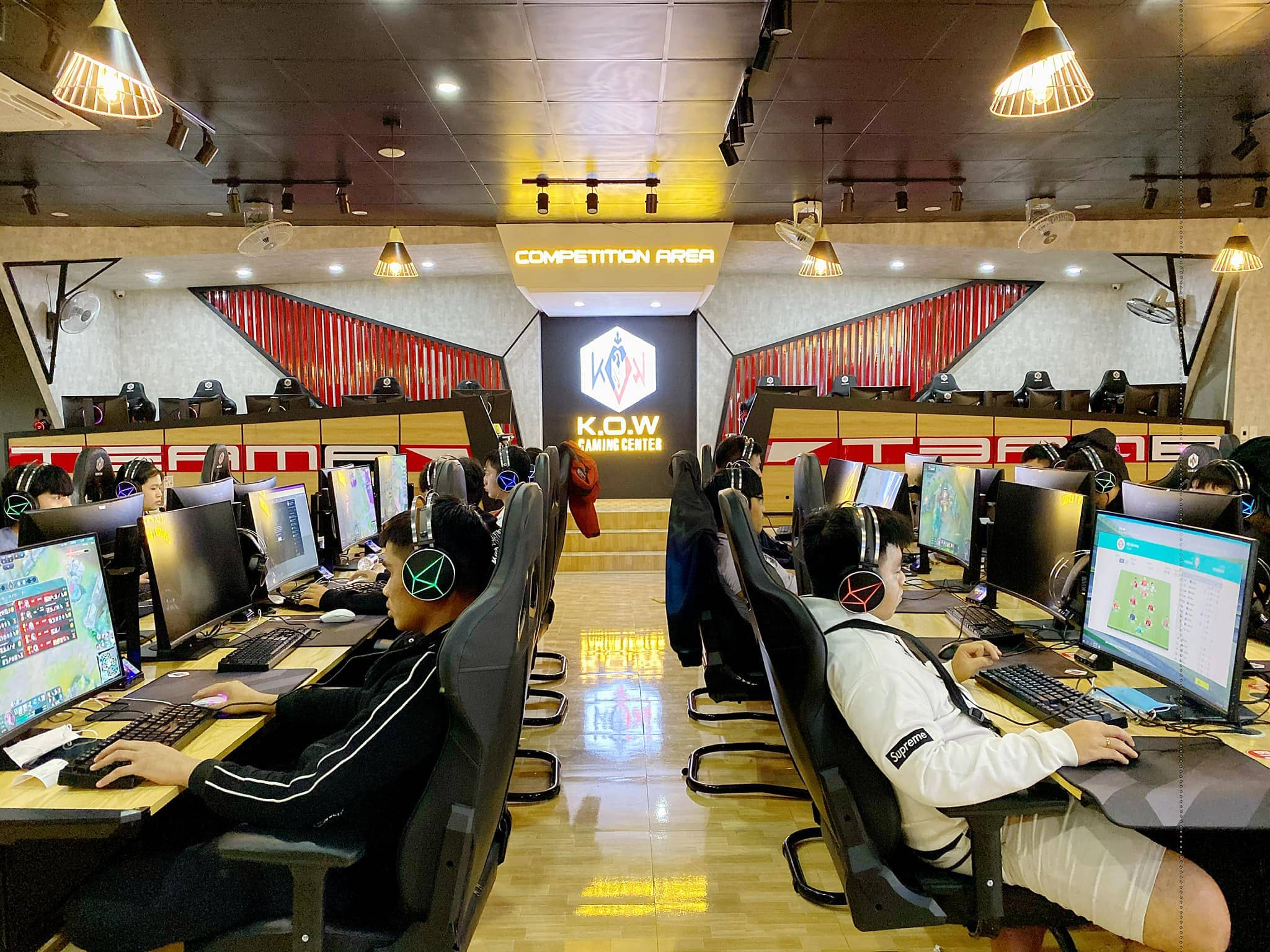 Hãy đến trải nghiệm KOW Esports Stadium