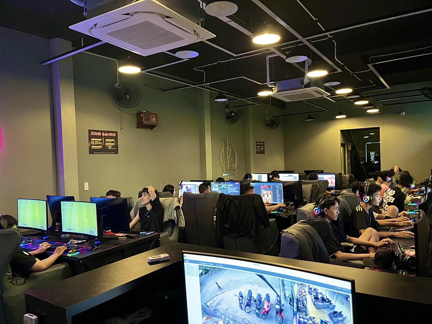 ZONE Gaming – Trải Nghiệm Game Đỉnh Cao Tại Đà Nẵng 4 Dàn máy cấu hình khủng tại ZONE Gaming